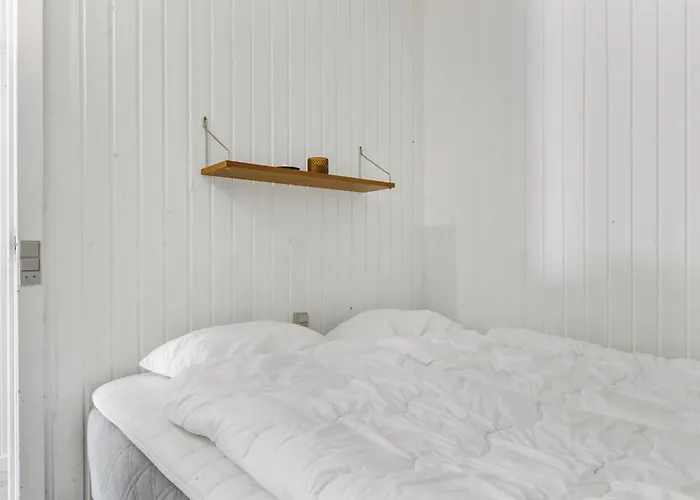 3 Bedroom Cozy In Semesterbostad *